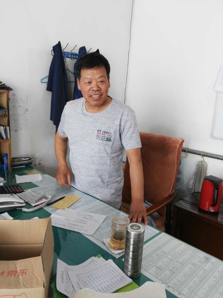 帮朋友买的,朋友穿了很合适,朋友也很满意