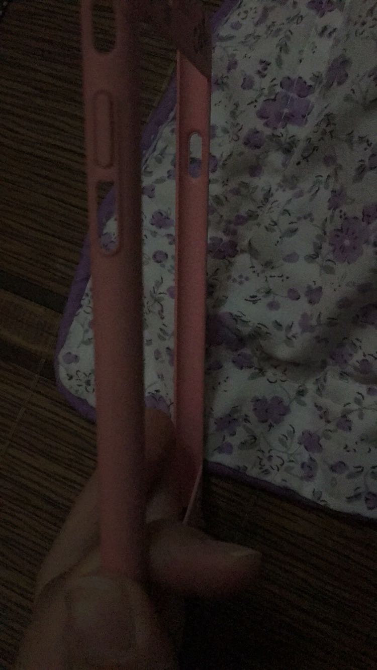 质量很差,没用几天旁边的按钮掉了,按键按不到,客服也不解决!很失望的一次购物