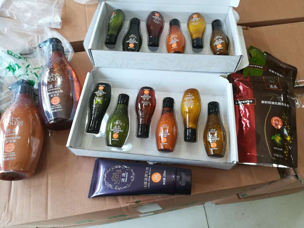 一直都在用滋源 很好用 比超市划算多了 而且现在有活动更加便宜了 还给了很多赠品 哈哈哈哈哈哈哈 赚到了