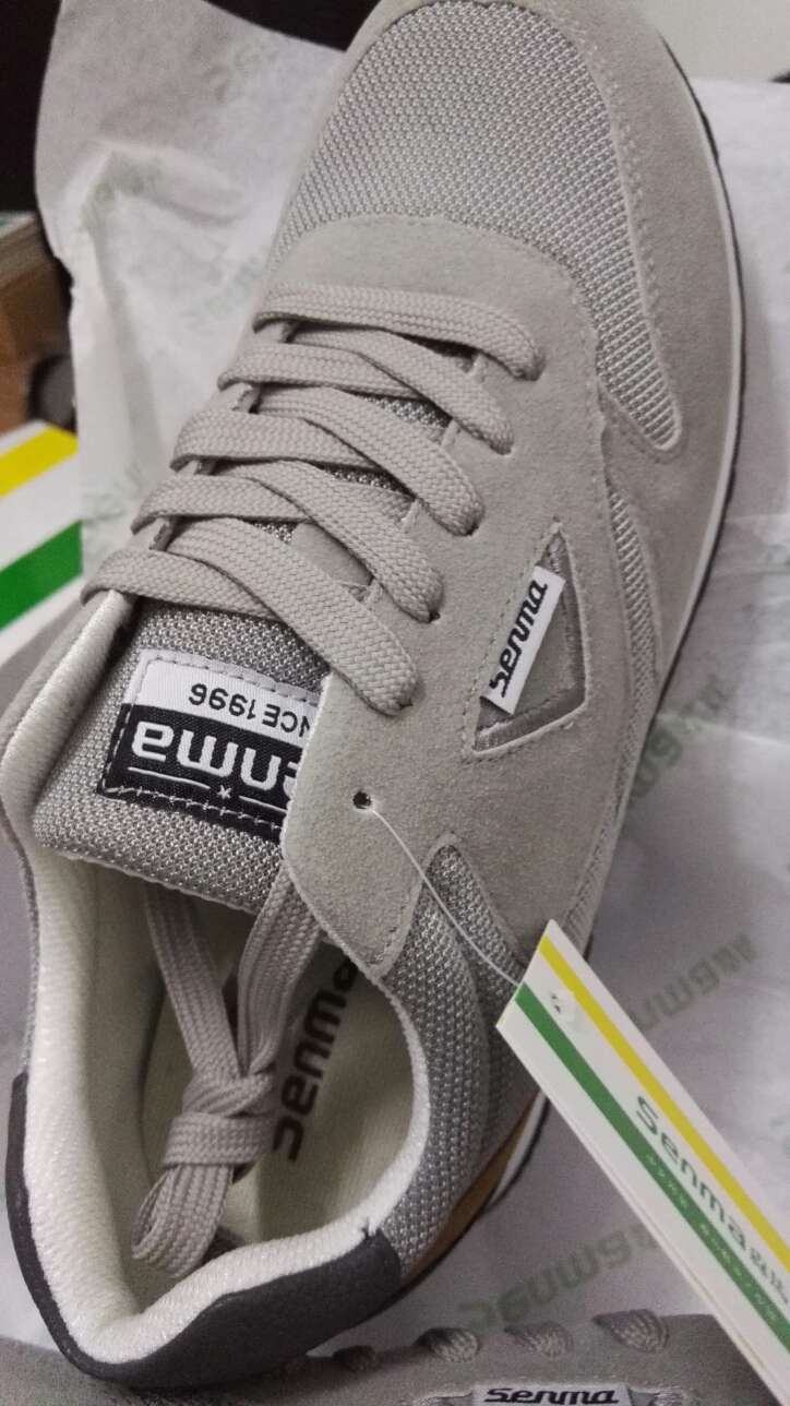 这五分是个快递小哥和客服的。的服务很好,但是质量不咋地,有味。