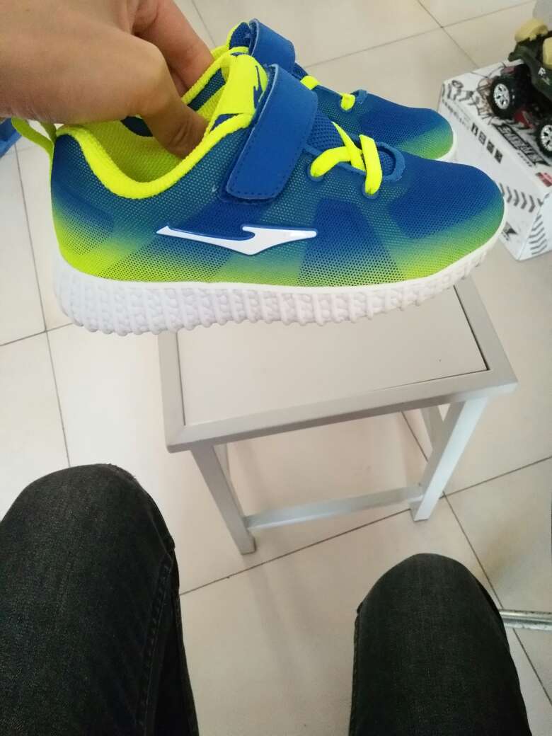 鞋子质量很好,宝宝穿着很舒服