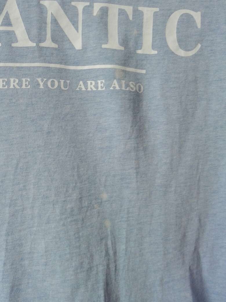 衣服染色不均匀多处有褪色现象