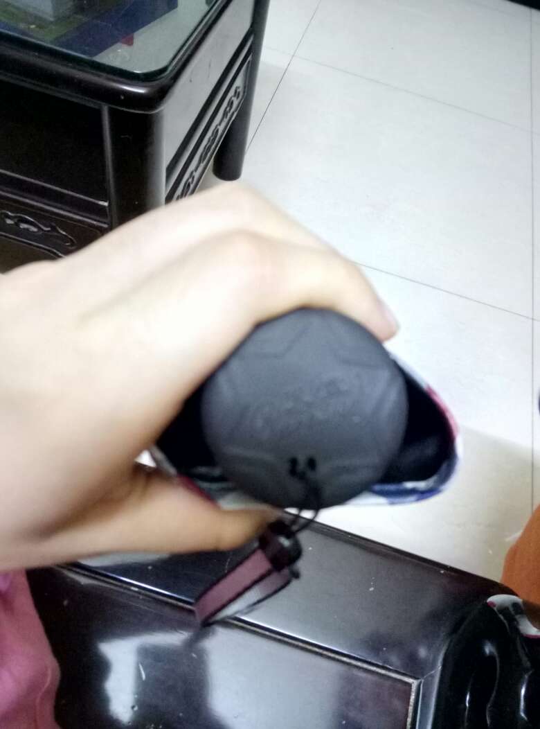 天堂伞果然经典品牌!很轻不占地方,打开却出乎意料地大,很适合!!