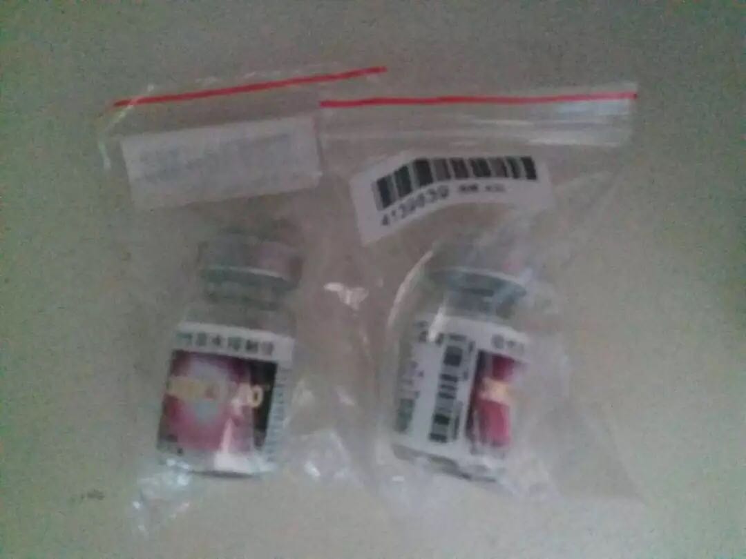 宝宝现在大了,一怎么就抓我眼镜,所以只好买个隐形眼镜,隐形不错,这是第二次戴,不错。