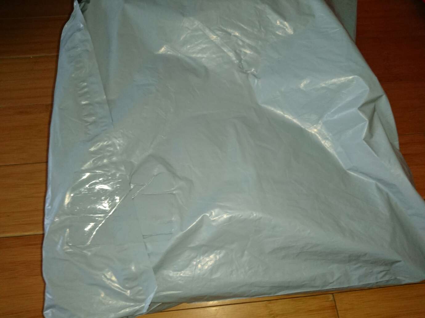 鸡心领很漂亮,面料是95%棉的。尺码准确。