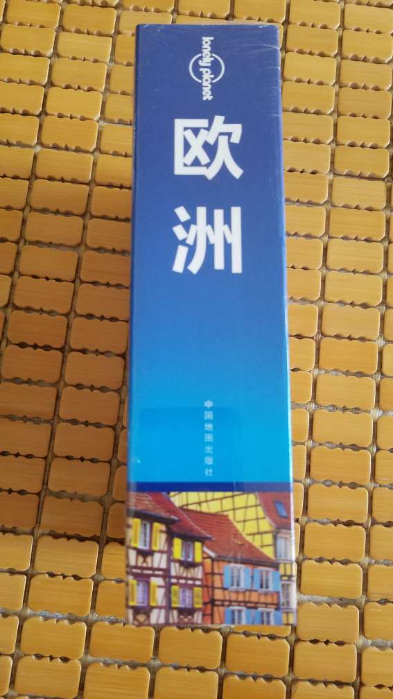 印刷质量非常好,不过要搞清楚,这书是旅游指南,里边都是旅游线路,景点介绍,地图,电话啥的,如果你想看风景画,这个可不行,但是作为旅游指南,还是很不错!