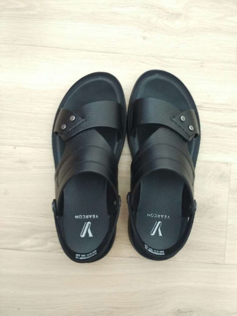 好评,到货挺快的,穿着正合适,品牌鞋看着到底好啊。