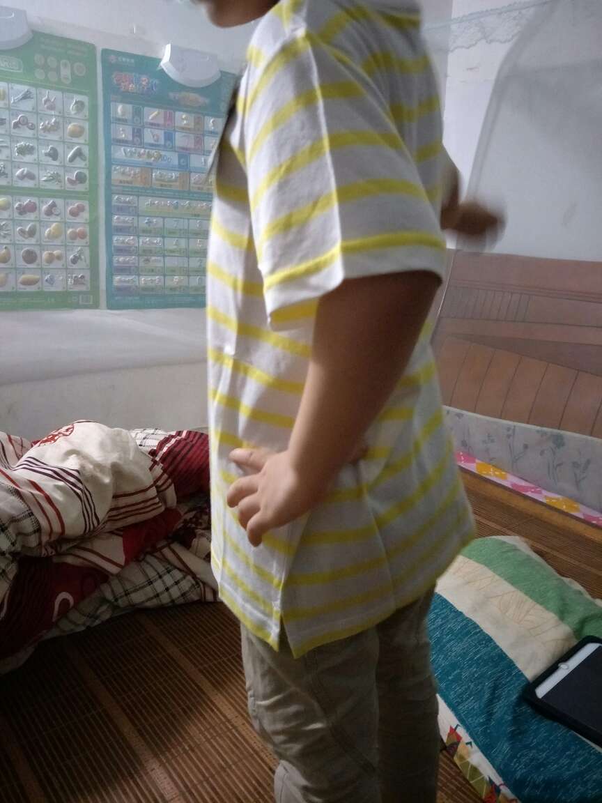 这件衣服拍大了,有点长,不过衣服还好看,留着。