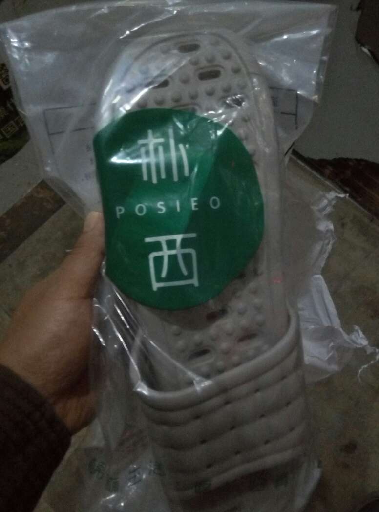 货两天就到了,不得不服气的速度。再来说鞋,上脚舒服的不要不要得!下次还要再买几双。