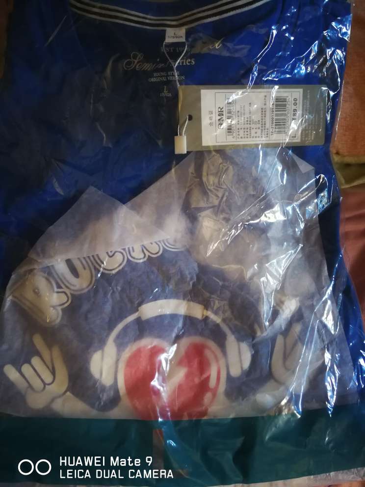 喜欢森马的衣服,样式好看,质量也很好。