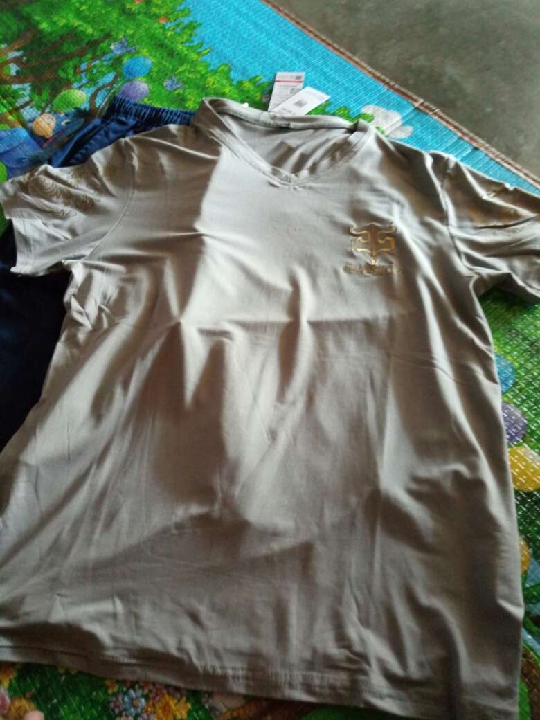 第二次,在买衣服,值得信赖,主要够快,快递小哥配送给力,不论买任何产品我只信赖,我还会购买