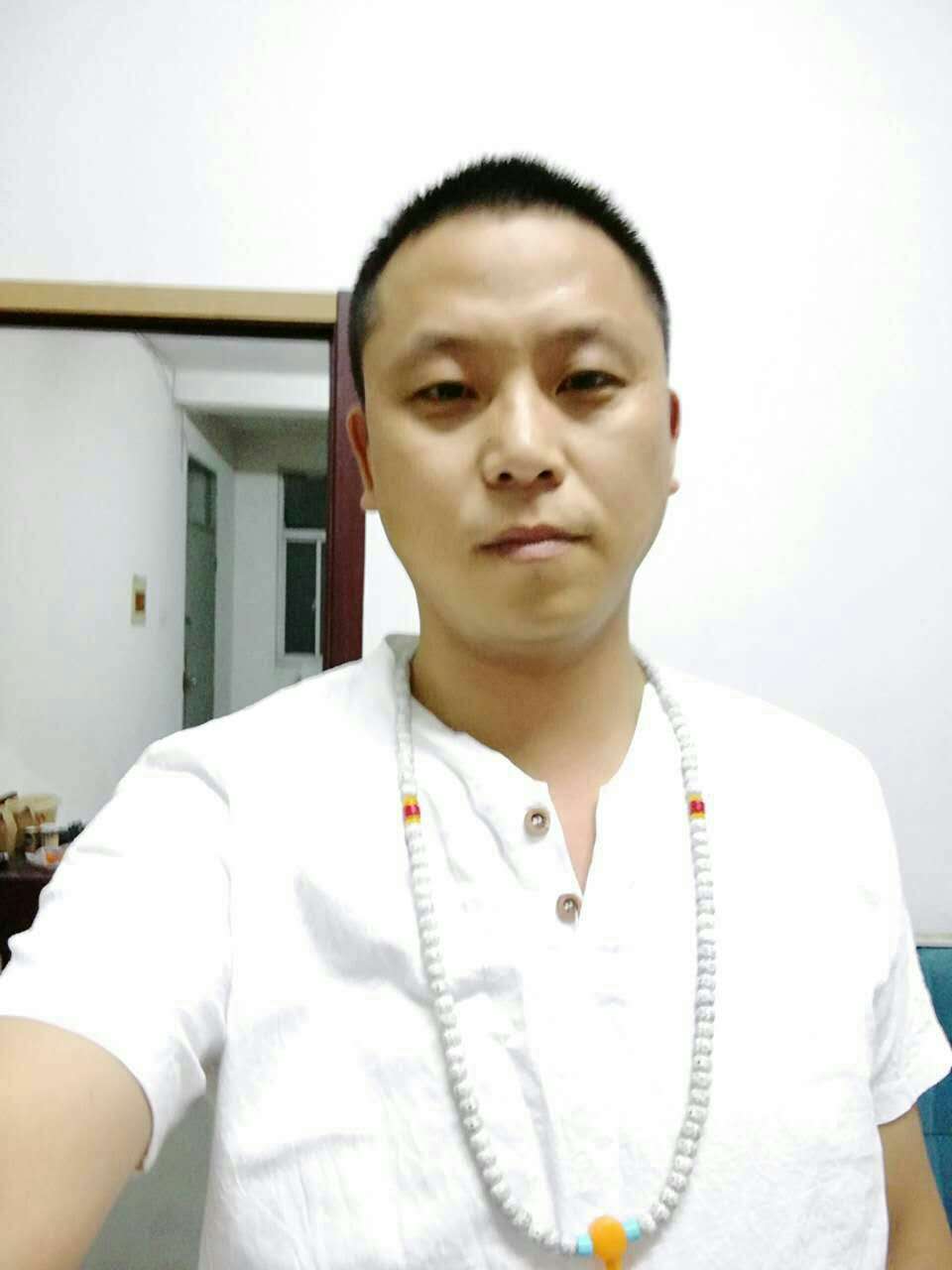 穿上很舒服,面料很柔软,颜色漂亮,还送了项链