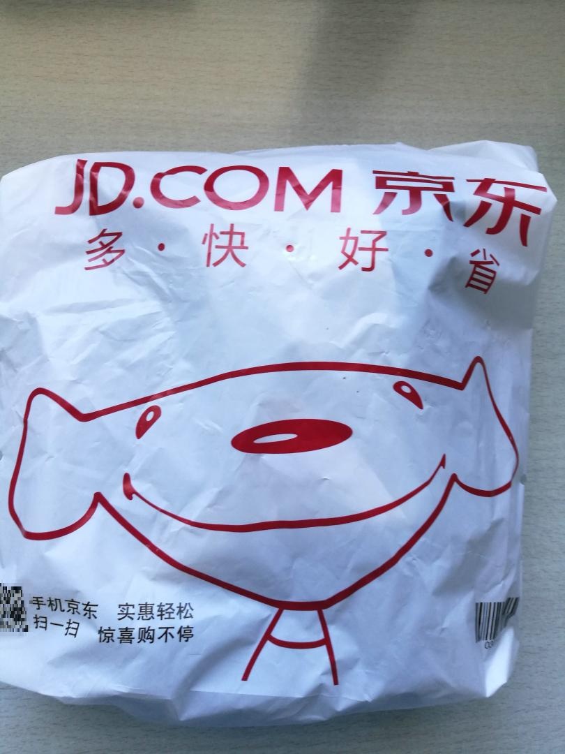 衣服不错,大小合适,做工亦很好。购物就是好,方便快捷、物美价廉、送货上门,必须点赞。