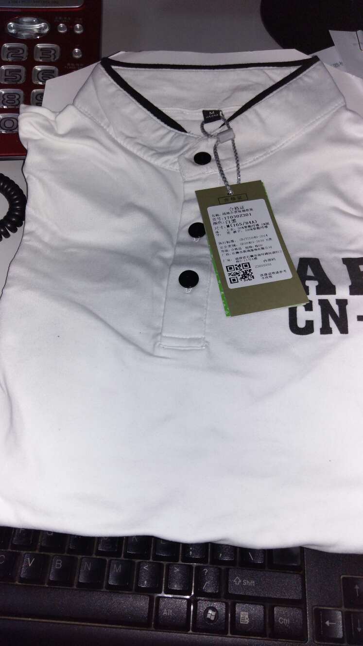 衣服很不错,物有所值。没有色差,物流也快。