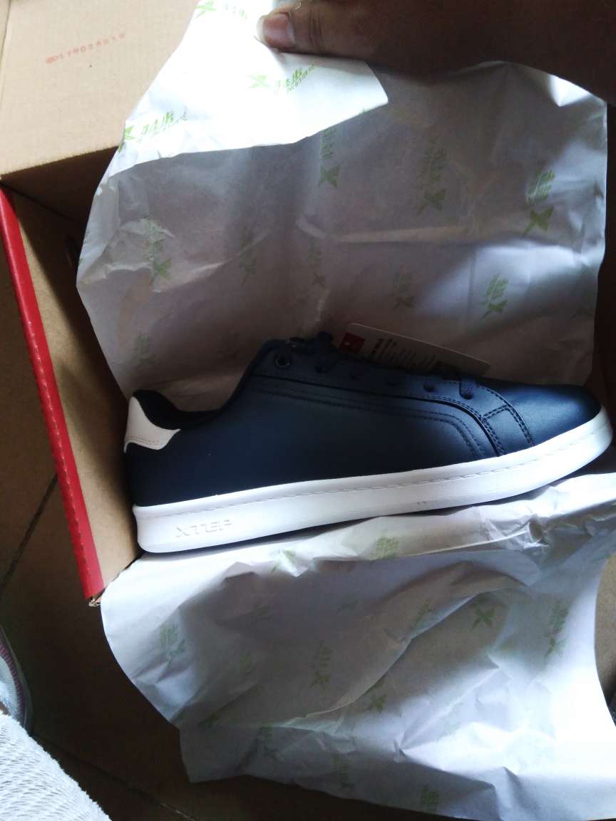 第一次买特步的鞋子,穿起来还挺舒服