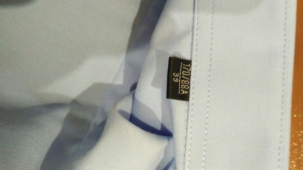 尺寸偏小,换了一次,买的产品就是更换方便快捷,衣服做工很一般,价格有点贵,一般般,还将就吧。