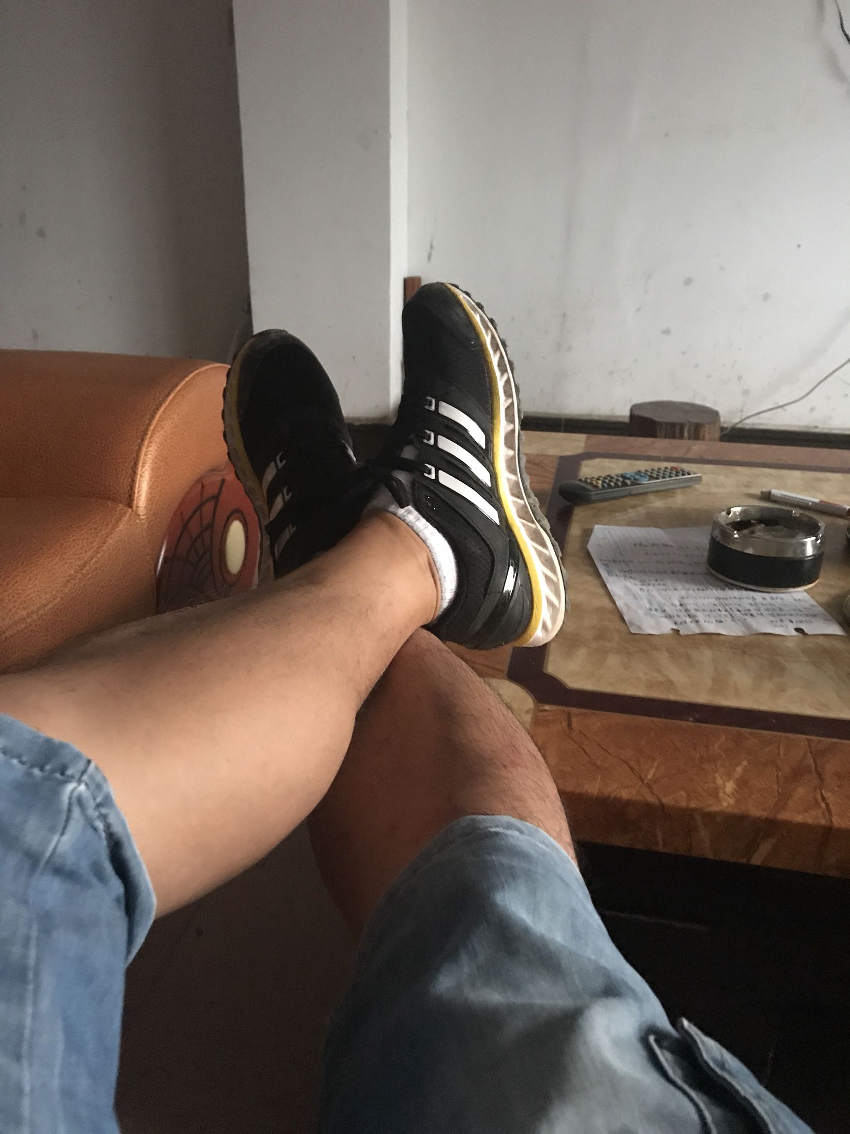 还可以,就是价钱有点贵,也没办法分辨是不是正版,物流是给36个赞的