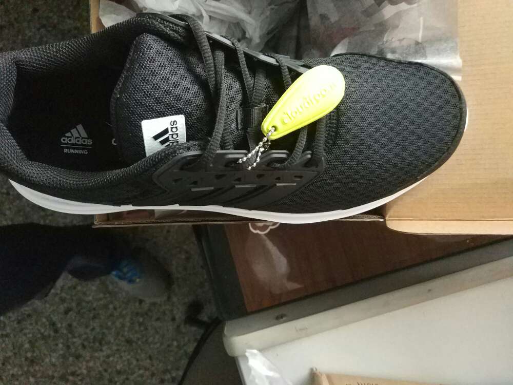 包装不错,是正品,穿穿看看!!!!!!!!!!!