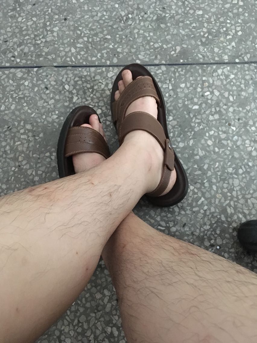 送的快穿鞋穿着正好估计也就一年的货