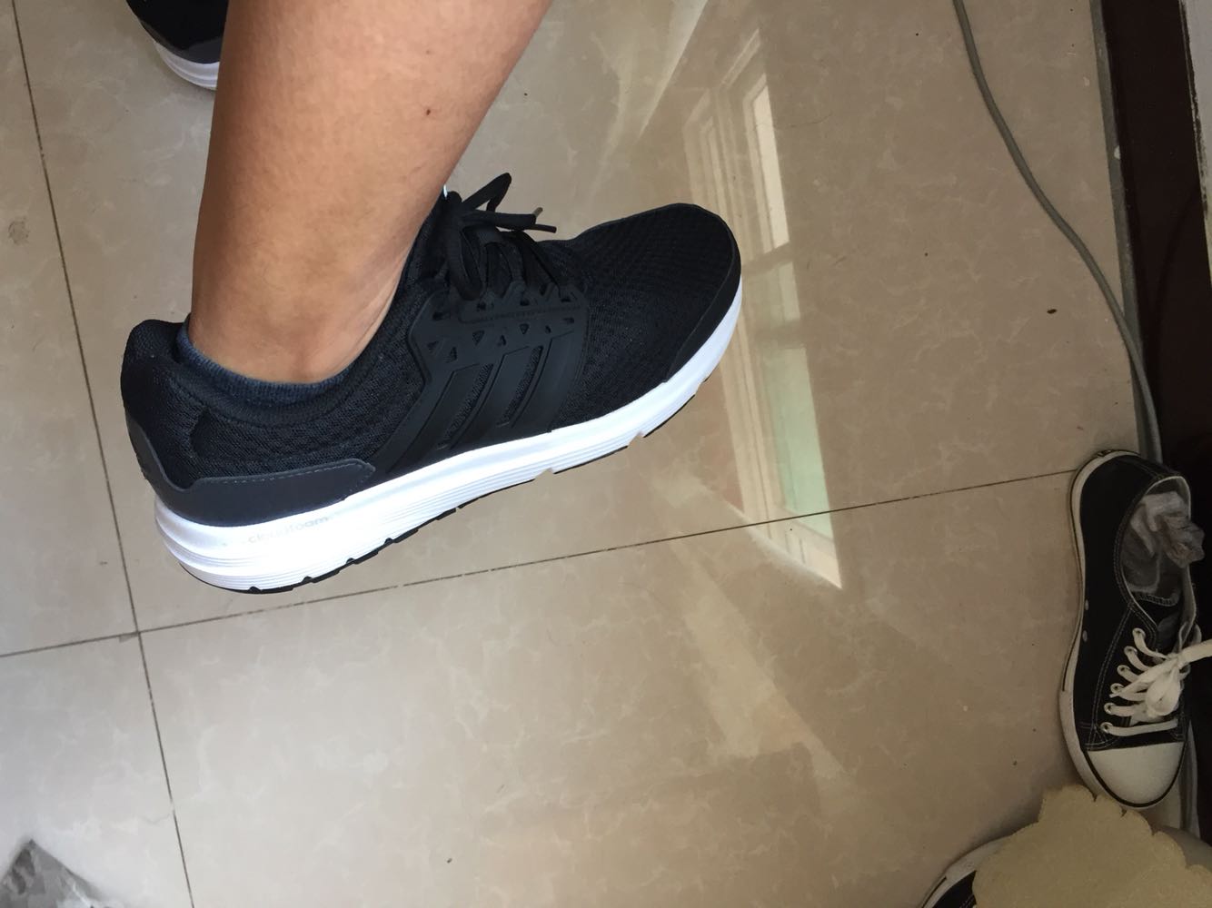 挺好的鞋子,一看就是正品。非常信赖,这个鞋很舒服。