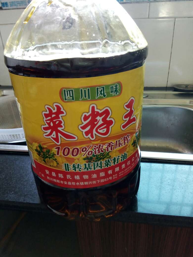 這個牌子的菜籽油真的很好,我家裡一直都是吃它,香味很純正。
