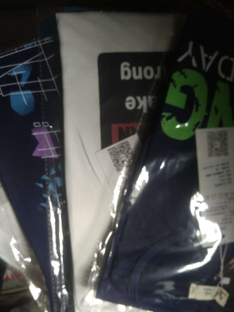 身不在高,米六就行,胸不在大,有型则灵.斯是萝莉,惟吾是侵.洋装猫耳朵.小嘴大眼睛.短发很俏丽,长发也飘逸.可以给糖果.玩亲亲.无八卦之乱耳,无血拼之劳形.学校游泳池,公园小凉亭.吾自云:能推就行。
