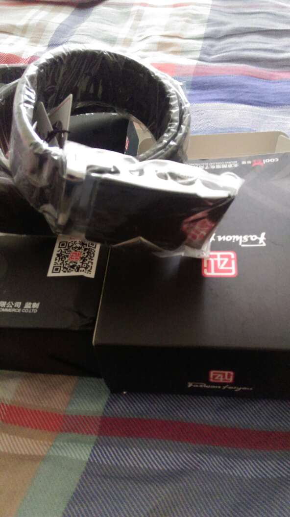 这条皮带很好,有性价比,穿上感觉挺舒服的,好评!物流值得表扬,很快!赞一个!