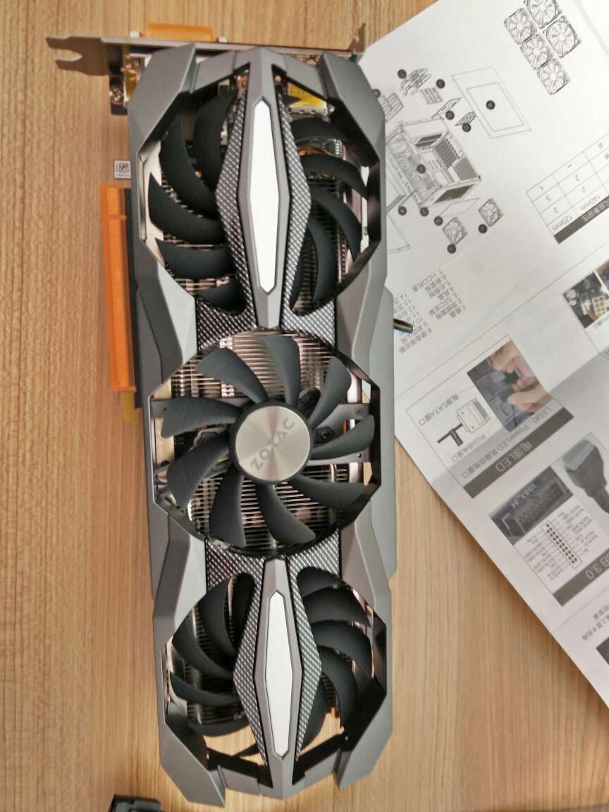 东西很漂亮,所谓主板插在显卡上就是这样,建议入手这款的配大主板,不然无法安装附带的小风扇,使用后再来追评吧