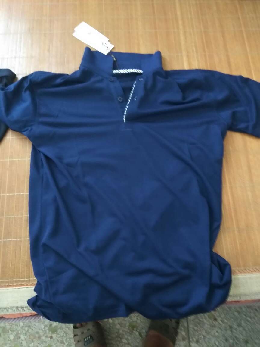 衣服面料很好,只是小—码,肩宽的朋友主买比平时买的大一码,总体来说是好的。
