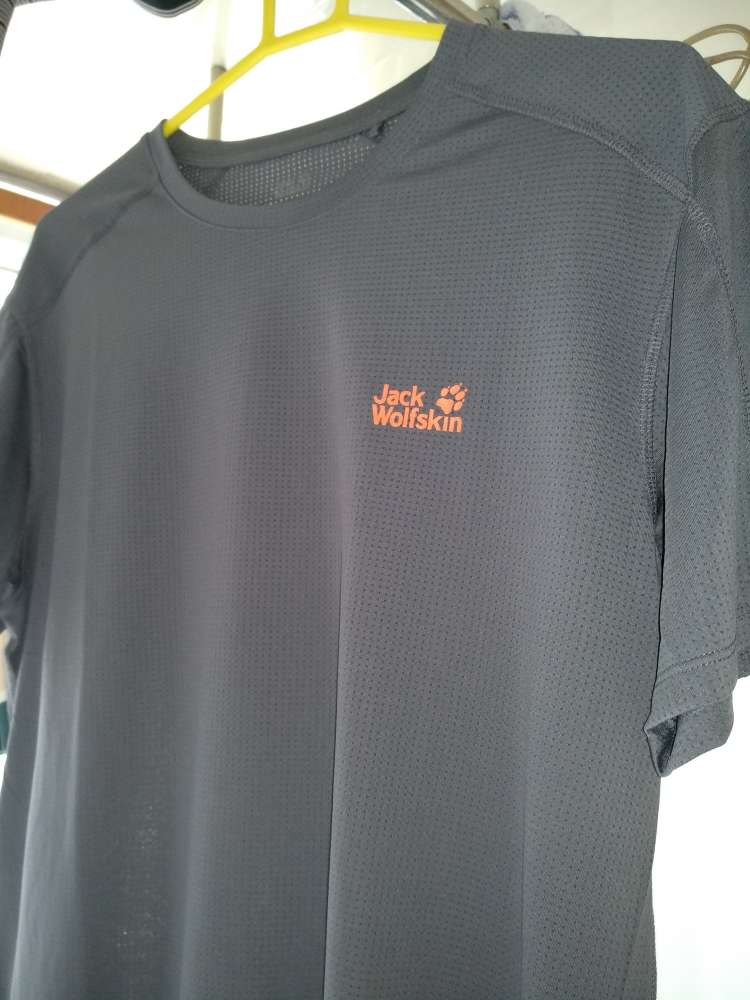 第二次买探路者品牌衣服了,大小合适。速度快
