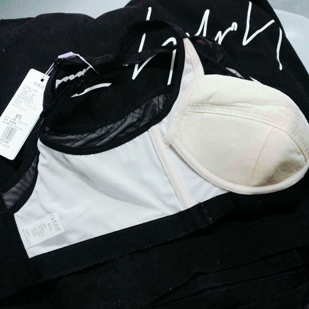 一口气买了三个,很漂亮,轻薄舒服。