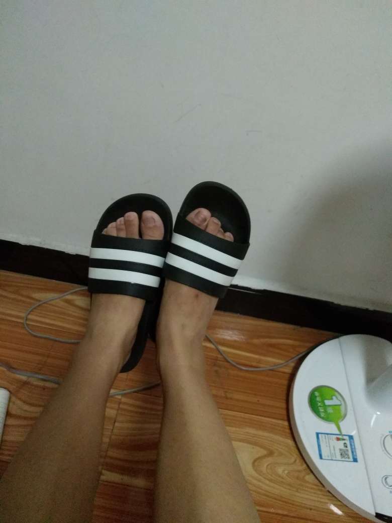 拖鞋挺好,便宜,好看,质量不比***的差