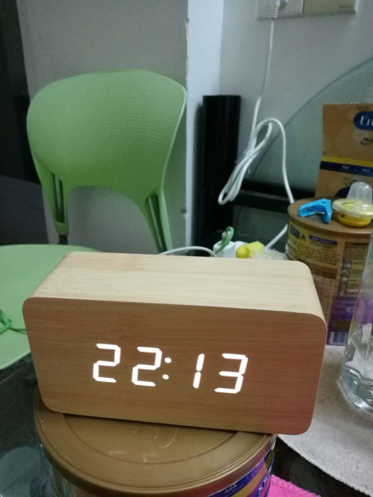小巧、实用,放在床边,轻轻一拍就亮了,方便!