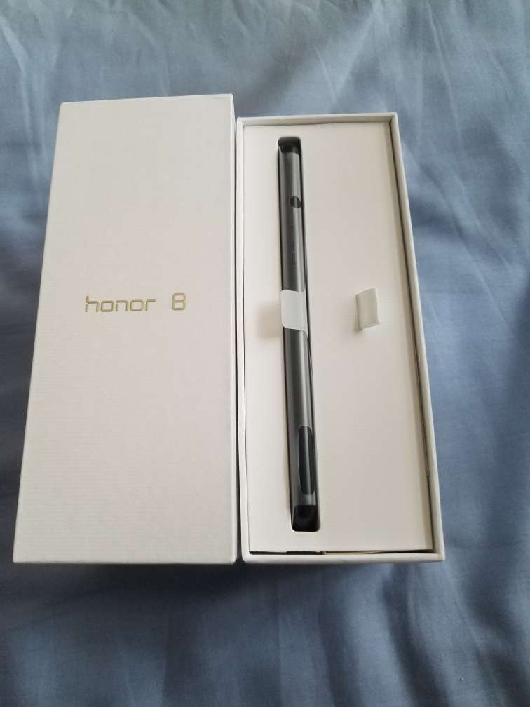 手机非常不错,反应很快,通话清晰。
