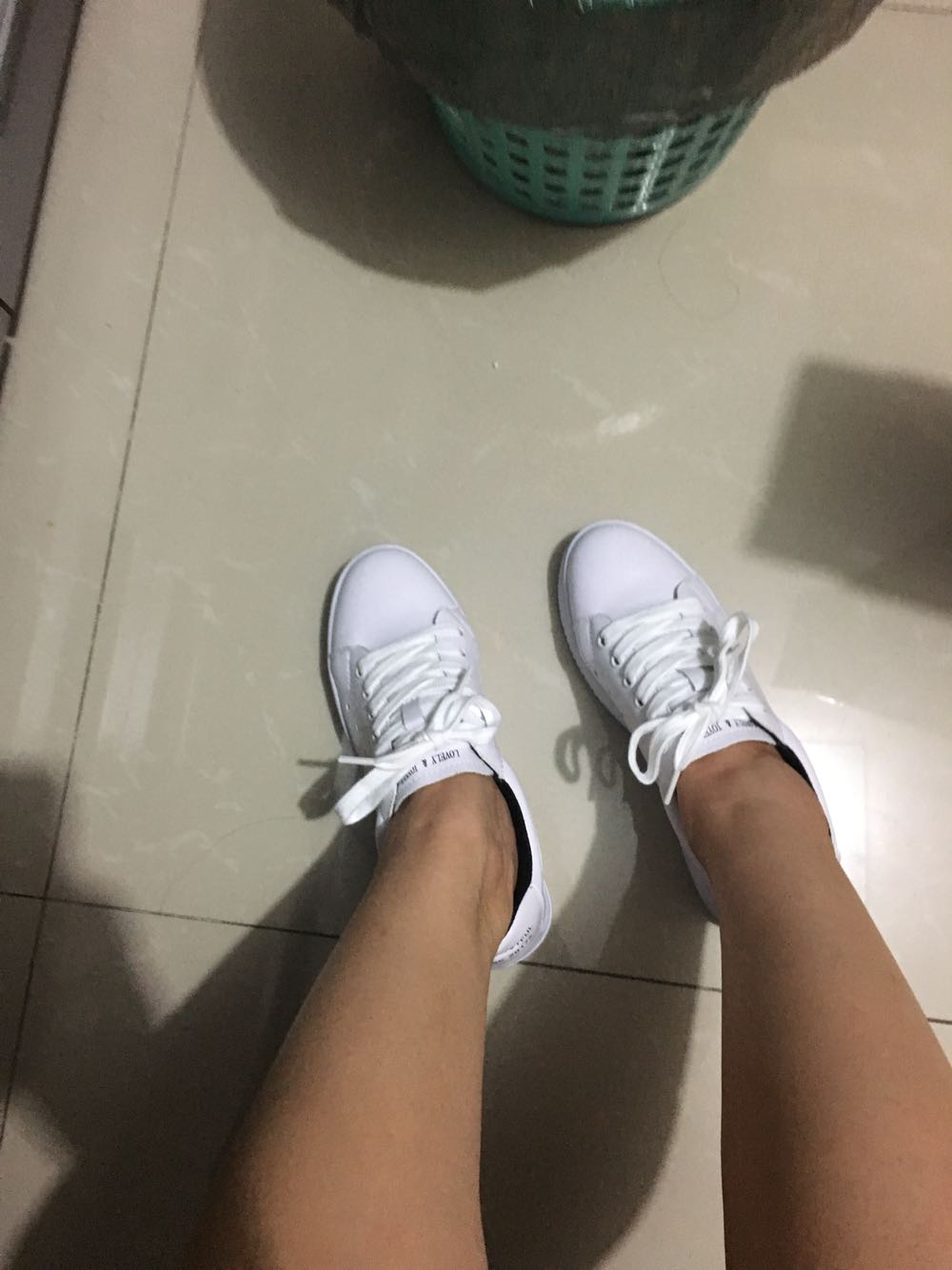 鞋子很软,很舒服,上脚也好看