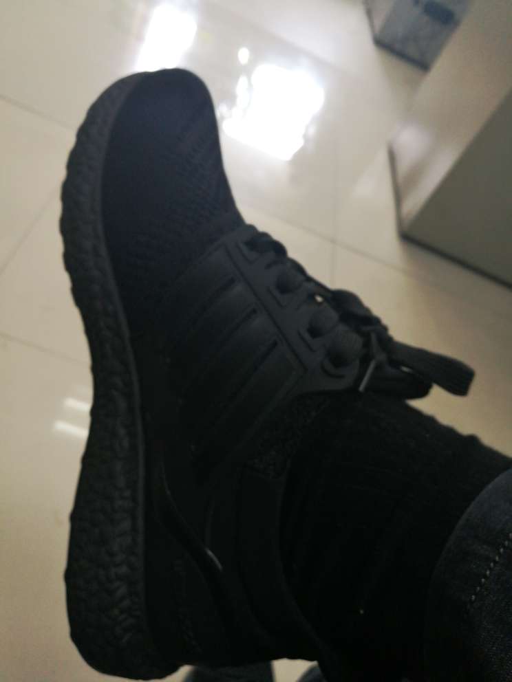 鞋根设计不甚合理,没有适当硬化,穿起来发空。