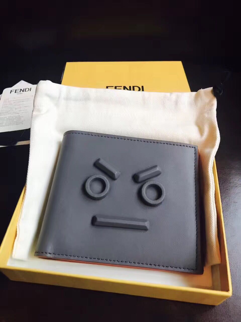 非常可爱,质量很好。很香的皮子的味道。赞。