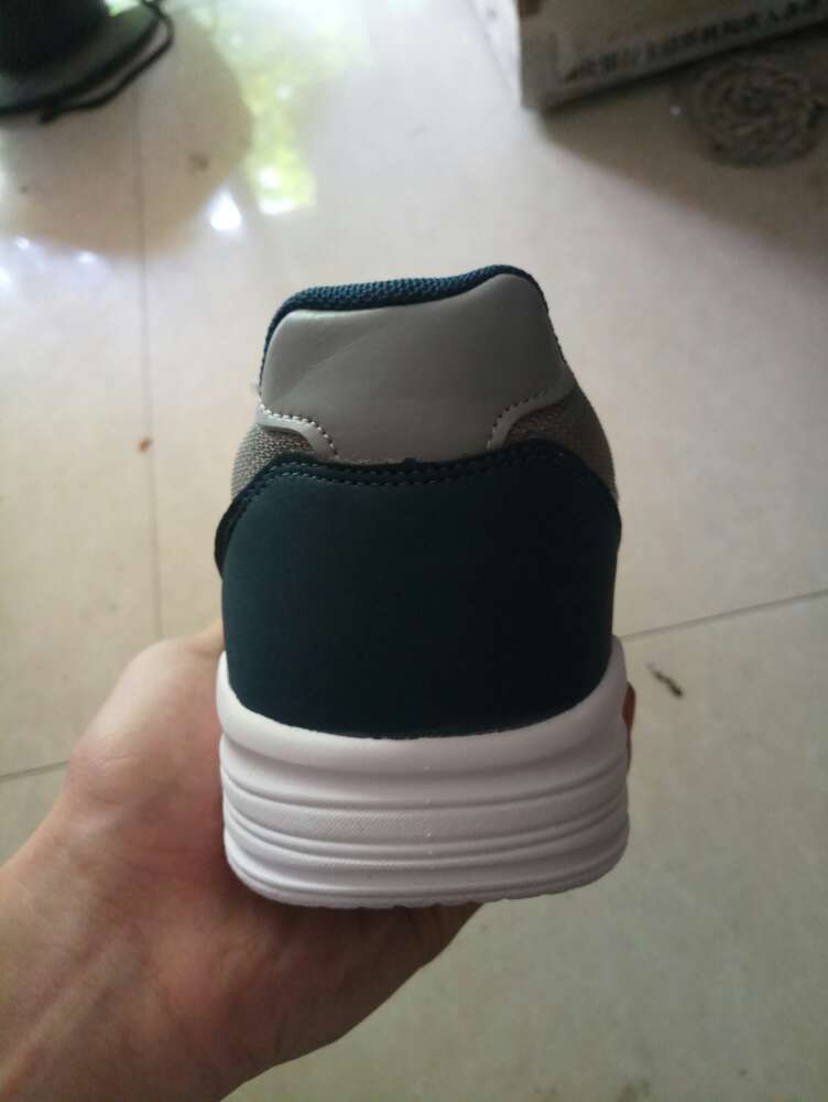 大小刚好,看规格是春季款,夏天穿肯定是会热的,快递点赞,昨晚十点过下单上午九点过就到了