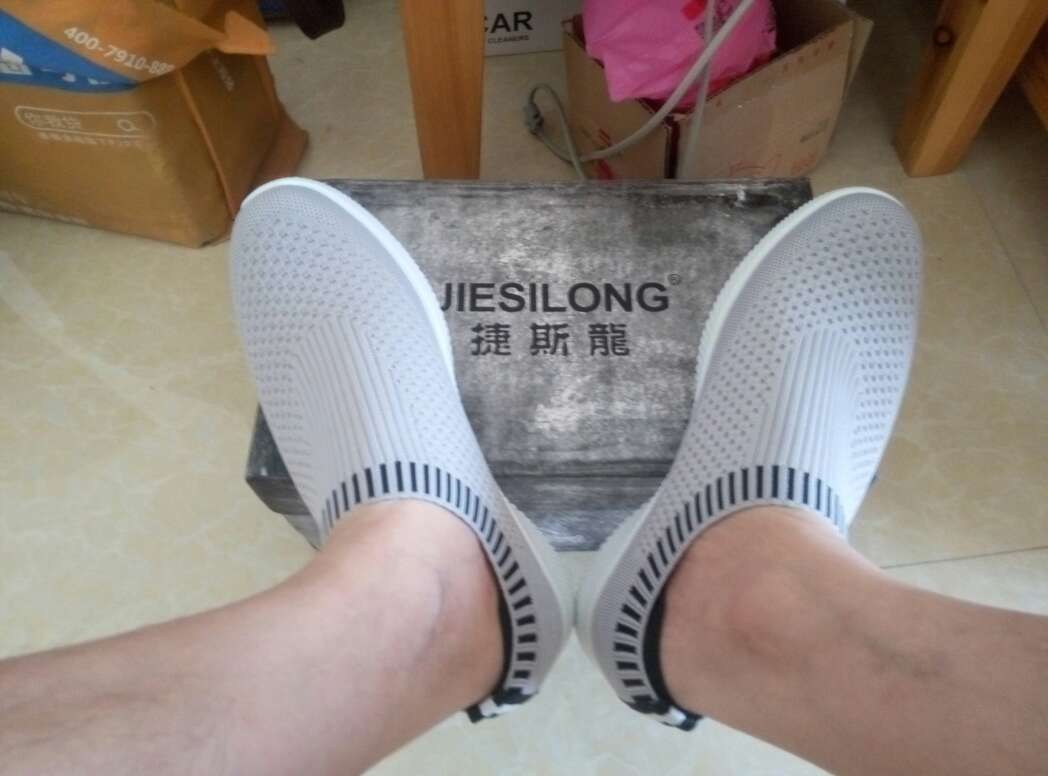 穿着蛮舒服的,就不知道经不经穿哈!哈哈……