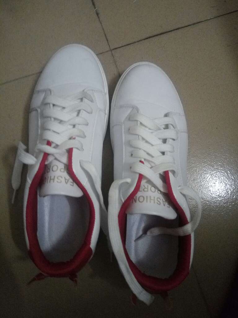 还不错吧,就是觉得鞋垫穿得很不舒服。