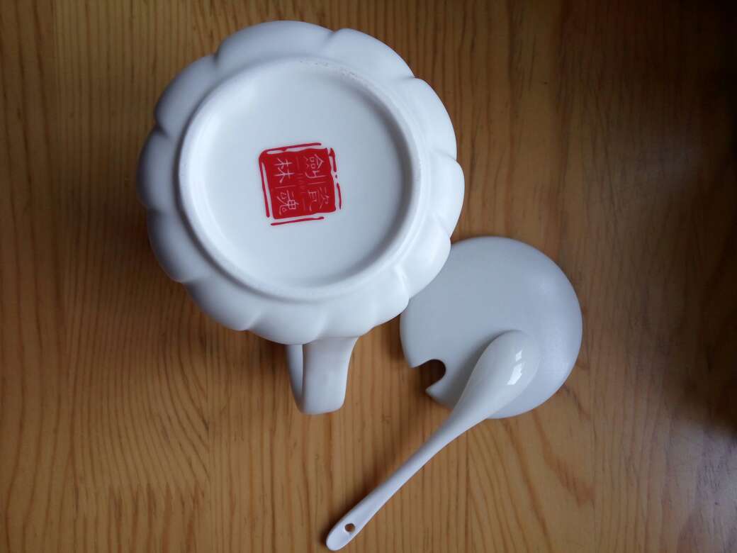 发货送货快,造型小别致,杯子里面有个小黑点。
