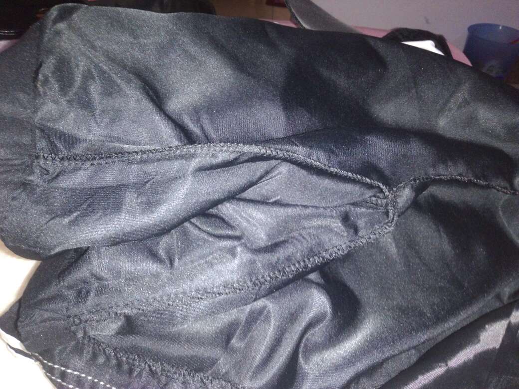 在网购很多东西了,这次真的让我好失望,真心失望,这套衣服质量真的很烂,退货又麻烦,又不值几个钱,懒得花这个时间去退货,想让送点什么东西那怕几个京豆也好,安慰安慰这受伤的心,可什么也没有,算了,随他吧,反正也没下次了,长大了真心不如以前,现在更不如*和***,买东西还是去*和***安心,