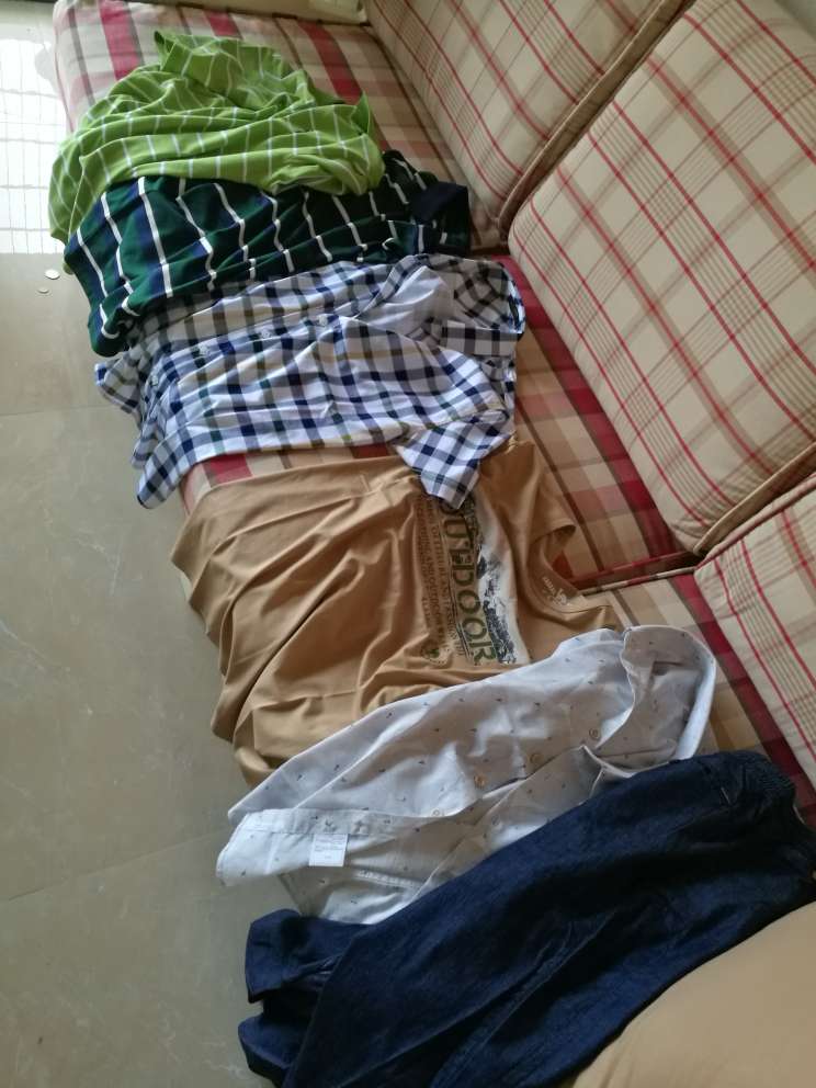 在活动时买了六件衣服,质量都不错,码数也很标准,老婆觉得我穿上好看,还会继续支持自营衣服!
