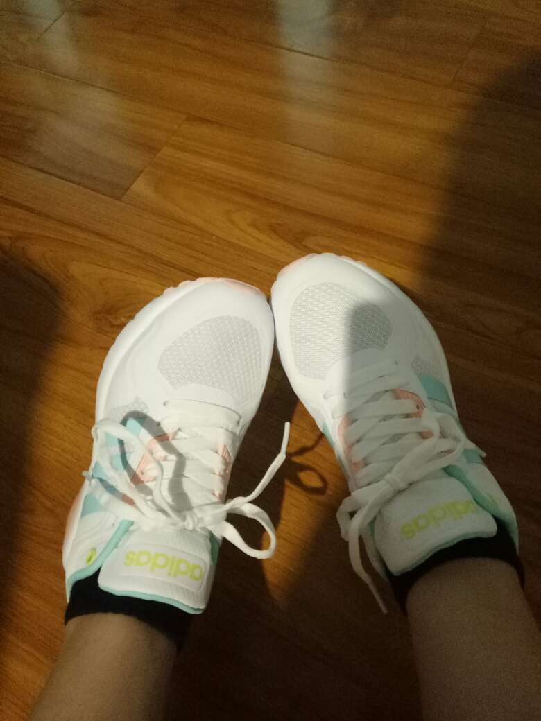 码数正好,就是感觉鞋底有点滑啊