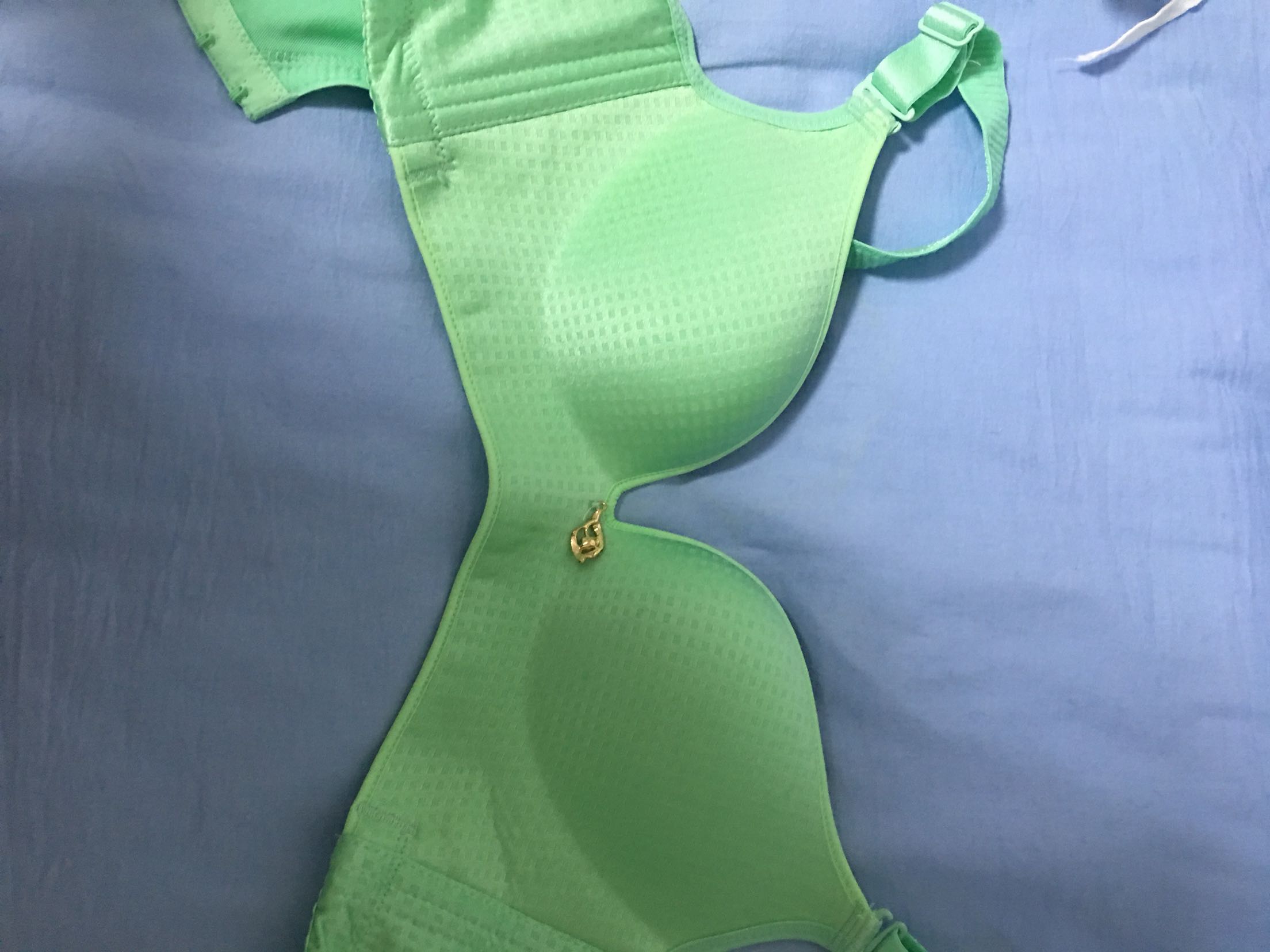 很不错,穿着很舒服 颜色也是我喜欢的