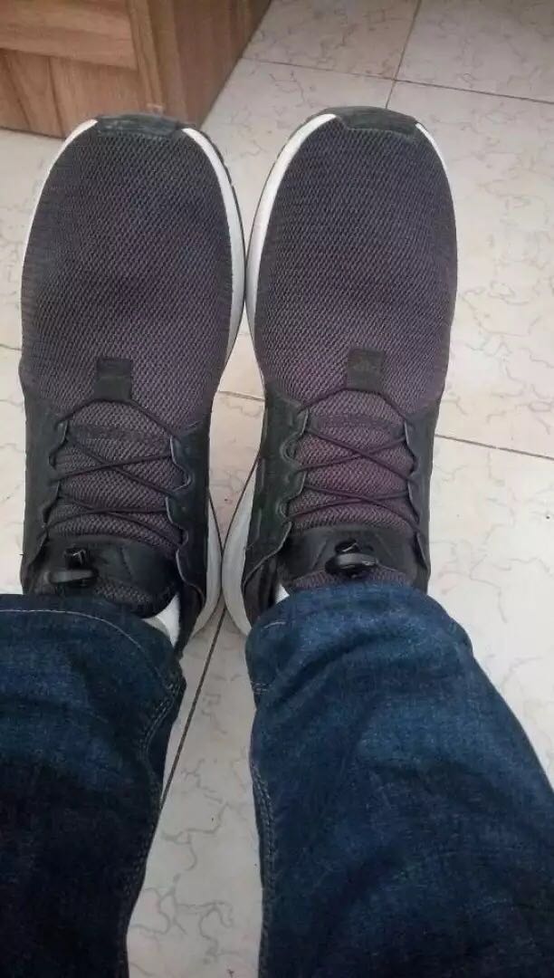穿的挺舒服的。就是鞋底也就是白色的地方有点大吧!