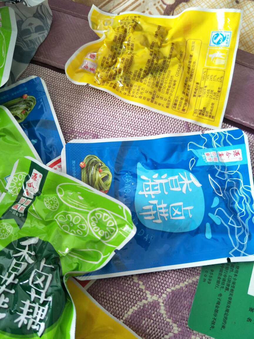 打开一看,就没食欲了。鸭翅上毛太多
