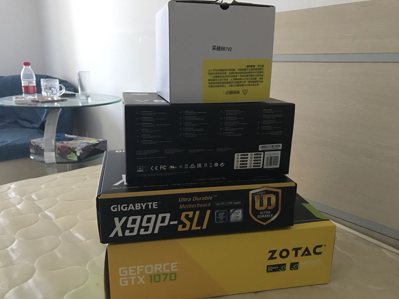 机器很大,注意,cpu不是盒装,其他的有盒子,整体性能还不错,用了7七久久,还算可以。最近烤烤机看下稳定性,系统是测试版。目前用着还好。