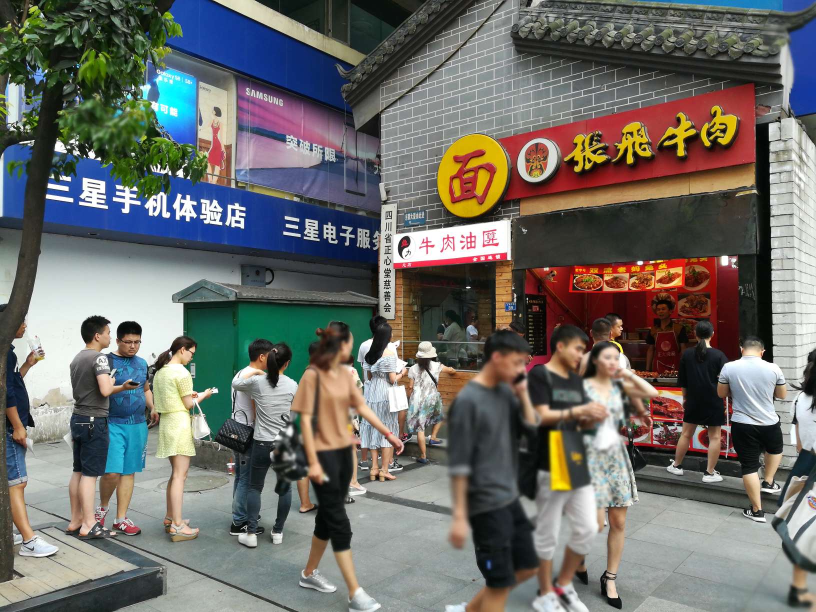 鞋子收到,不错,正品。相信自营的!鞋口略小,穿着可能费点劲。