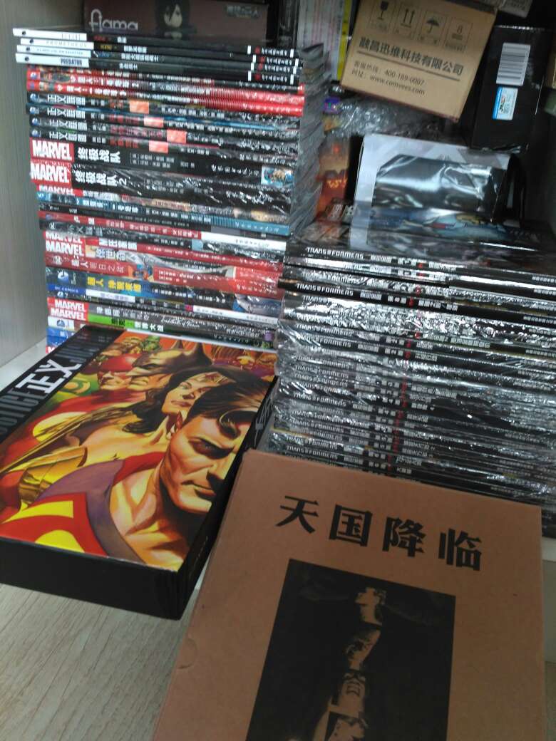 618活动买的,一共410块钱买了26本,平均15.7一本,真的太实惠了。早知道以前就不买那么多漫威的书了,多花了好几百元,坐等下次活动再买一批,基本上世面上的漫威漫画就凑的差不多了-_-||。